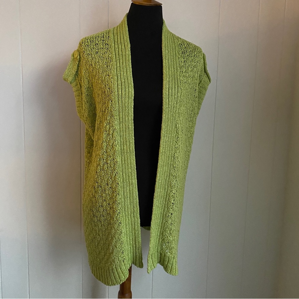 Chico’s Women’s Long Green Open Cardigan with Cap Sleeves that have buttons. | 2